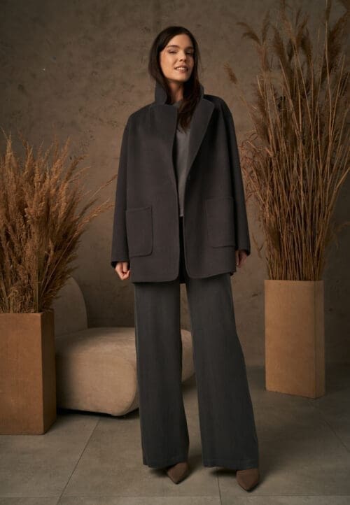 Loose silhouette coat